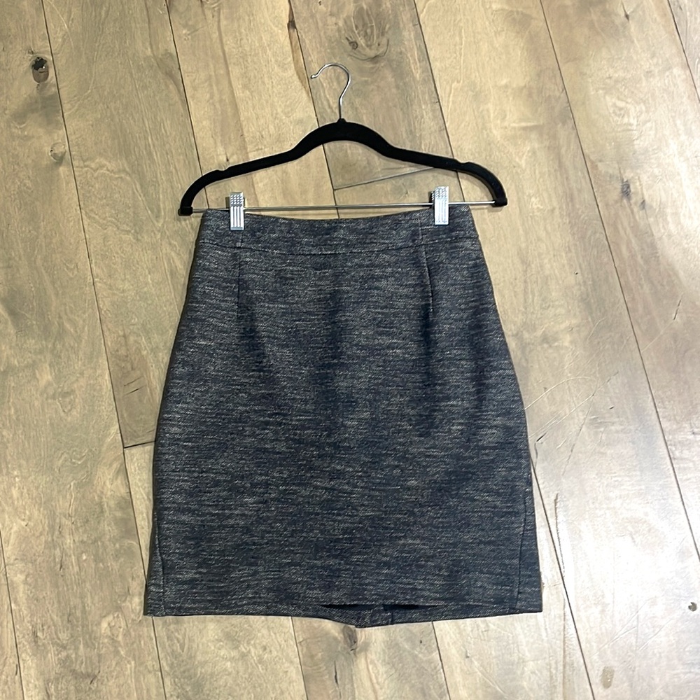 Theory Joanie Skirt in Gray/Black, Size 6
